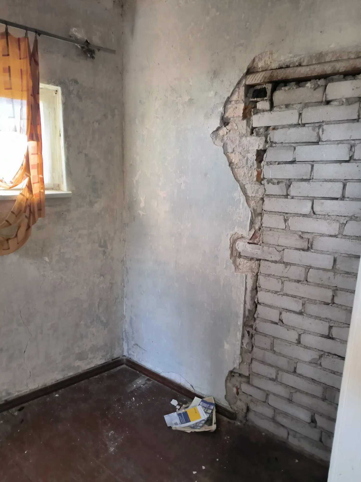 Massief woonhuis met uitbreidingsmogelijkheden en een perceel van 498 m² in Annaburg - Duitsland