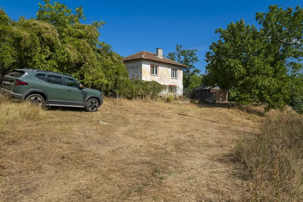 Afgelegen tweelaags huis + 1.502 grond + garage + bijgebouwen aan de rand van Milchina Luka, Regio Vidin - Bulgarije
