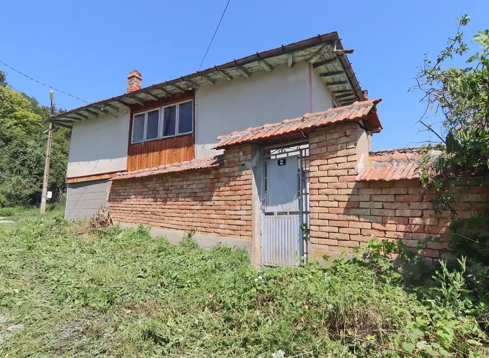 Huis met twee verdiepingen + 660 m² grond in Karan Varbovka - Bulgarije