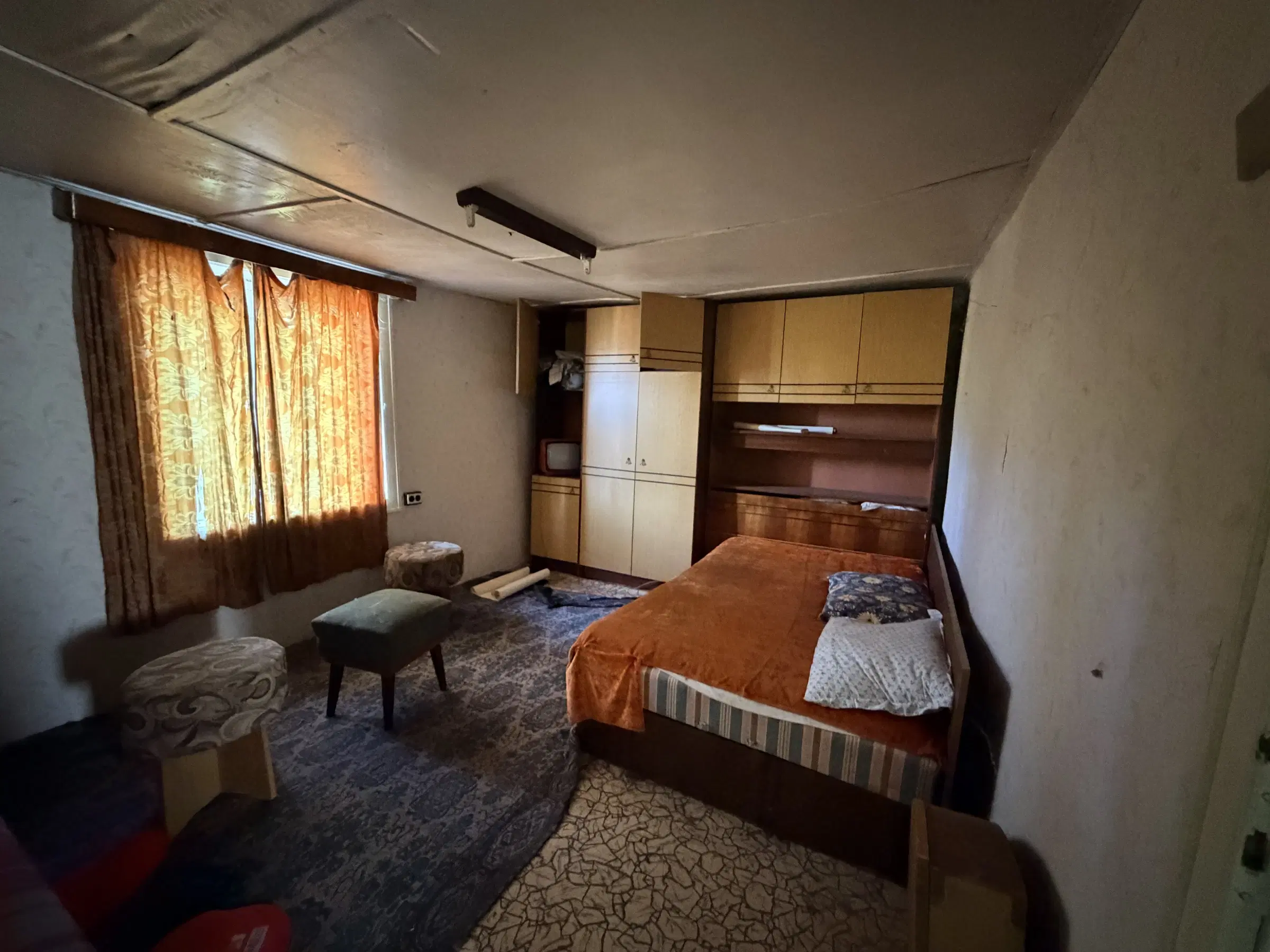 Huis met twee verdiepingen + 660 m² grond in Karan Varbovka - Bulgarije
