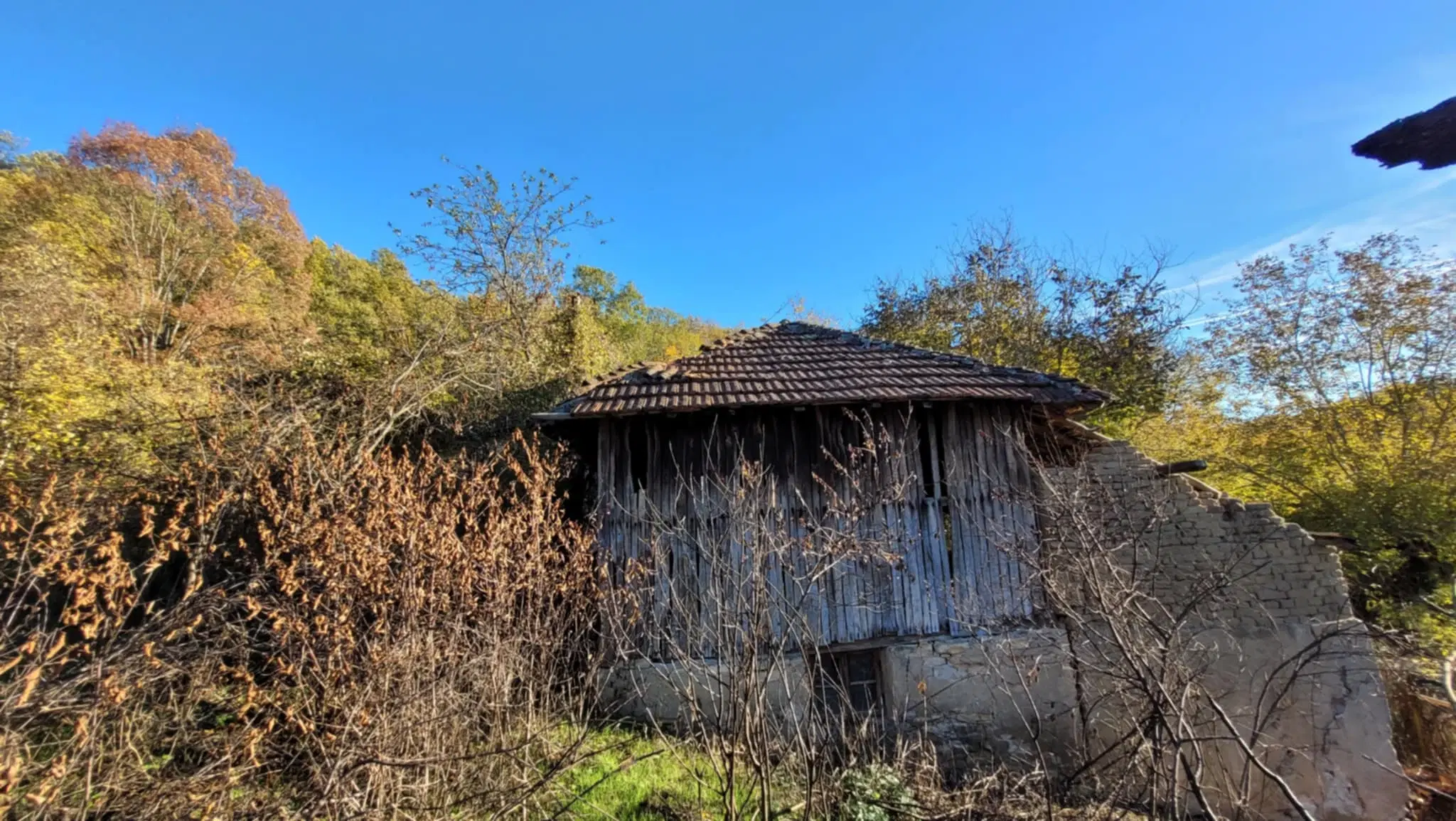 Huis met een perceel van 3.995 m² en bijgebouwen in Kosta Perchevo - Bulgarije