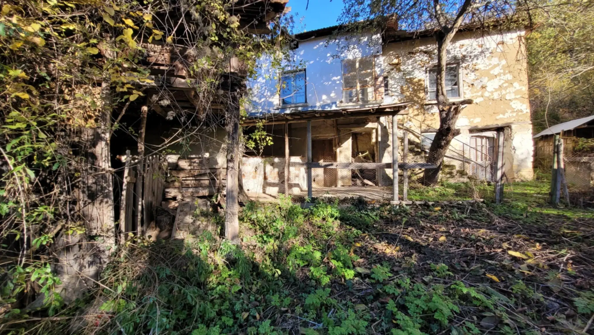 Huis met een perceel van 3.995 m² en bijgebouwen in Kosta Perchevo - Bulgarije