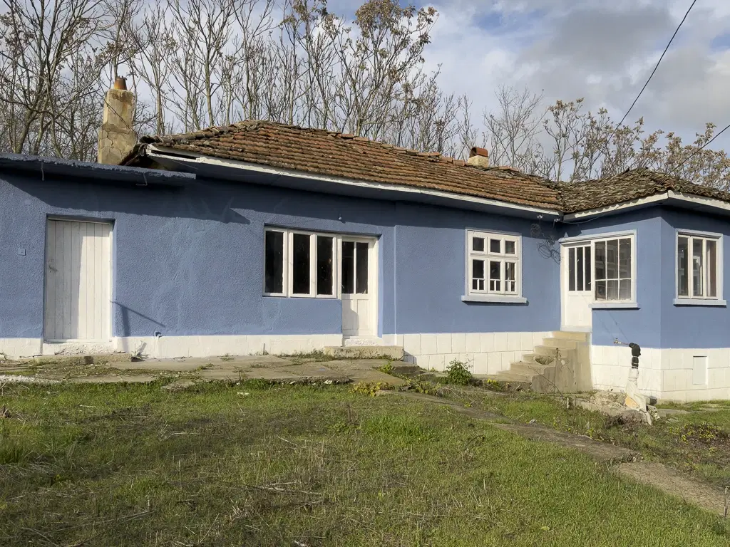 Huis op perceel van 1.900 m² in Slatina, regio Silistra - Bulgarije